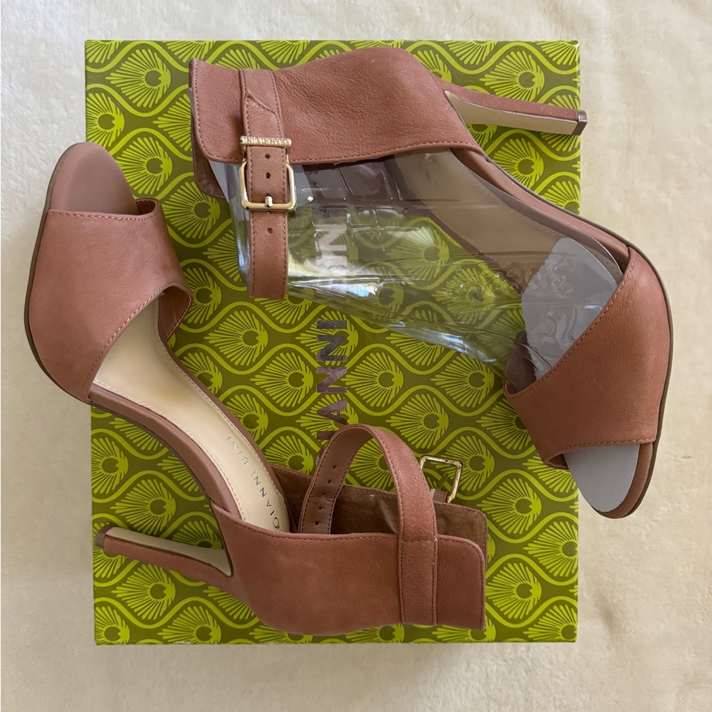 NWT Gianni Bini Jaxxon Heel Sandal in Nude Size 7.5
